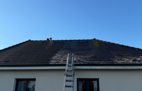 Traitement d’une toiture au d’Alep 2100 par pulvérisation garantie5 ans lieux Le Bosc-Roger-en-Roumois 